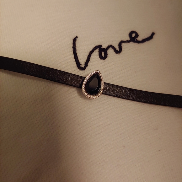 Faux leather choker ✨free with purchase - Picture 2 of 2